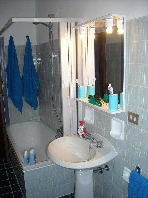 La Vista Lezzeno Room photo